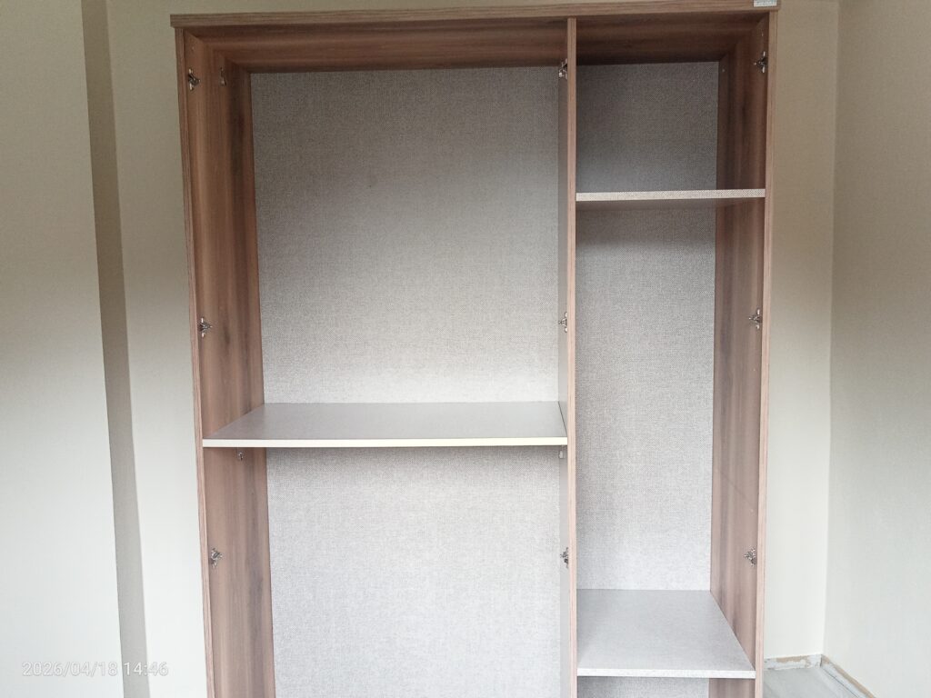 Trabzon Çaykara Evden Eve Nakliyat  kapakları henüz takılmamış 3 kapılı çocuk odası dolabı